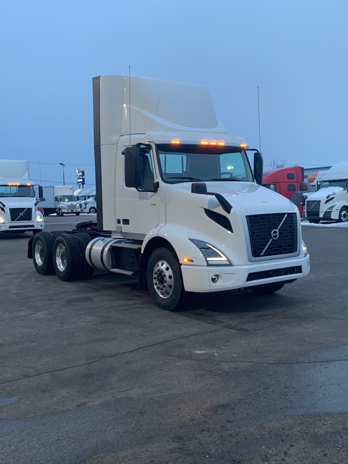 2025 Volvo VNR64T300 Day Cab Rolling Equity Leasing